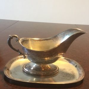 VINTAGE SILVER PLATED CREAMER WITH PLATE